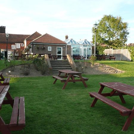 The Bear Inn And Burwash Motel Екстер'єр фото