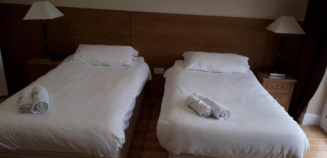 The Bear Inn And Burwash Motel Екстер'єр фото