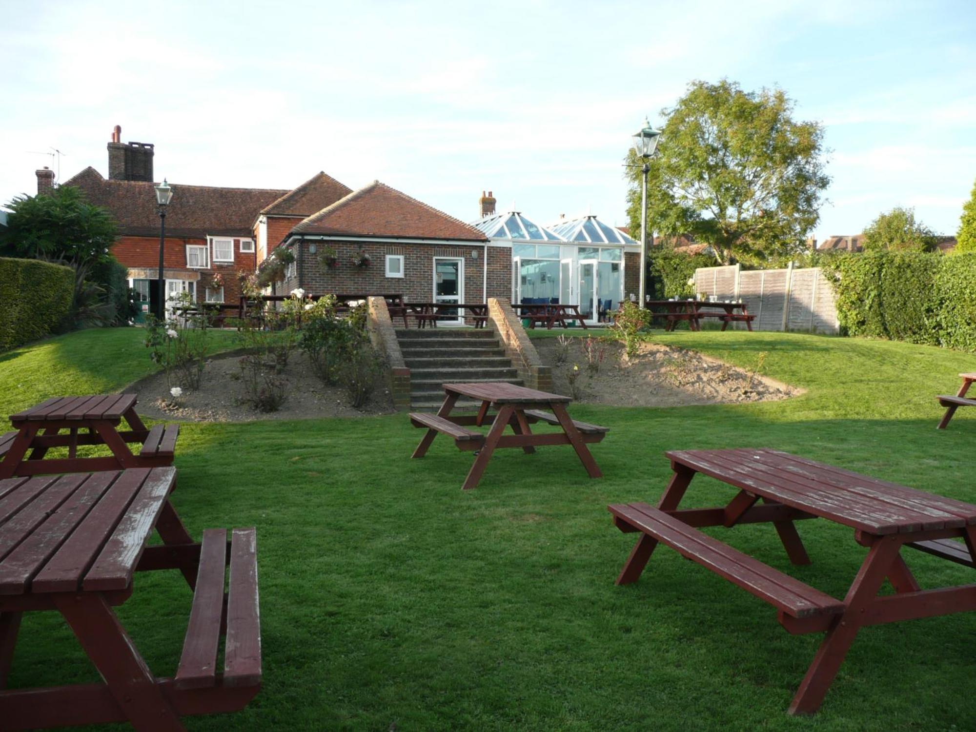 The Bear Inn And Burwash Motel Екстер'єр фото