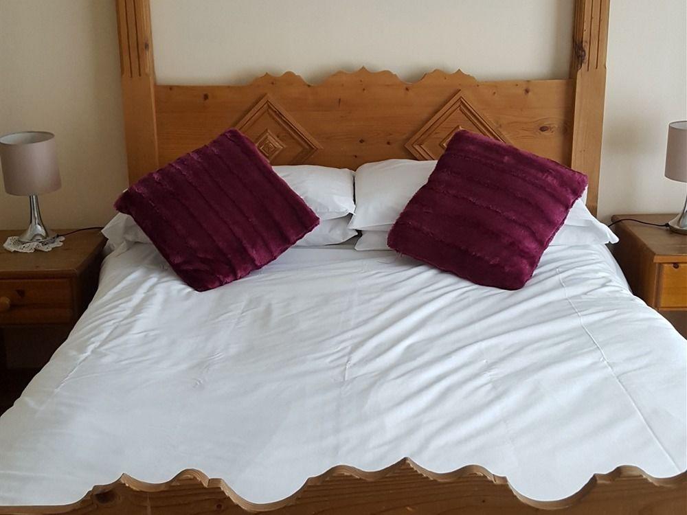 The Bear Inn And Burwash Motel Екстер'єр фото