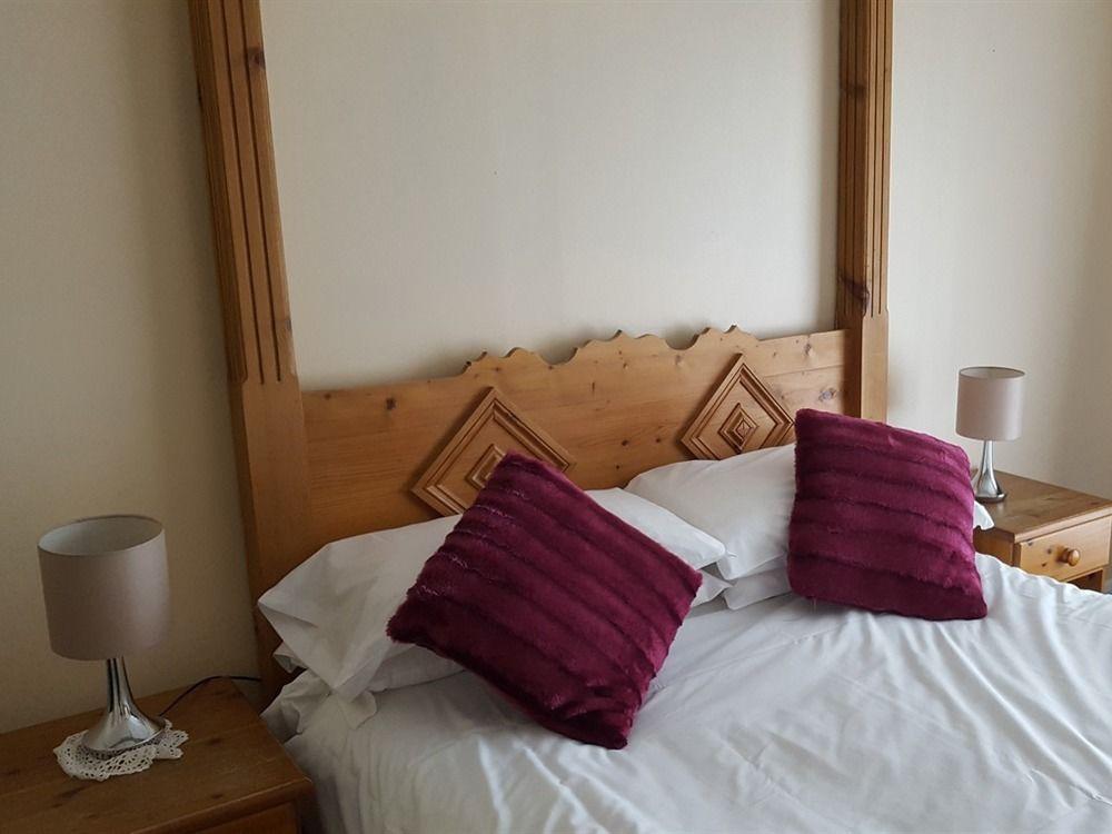 The Bear Inn And Burwash Motel Екстер'єр фото