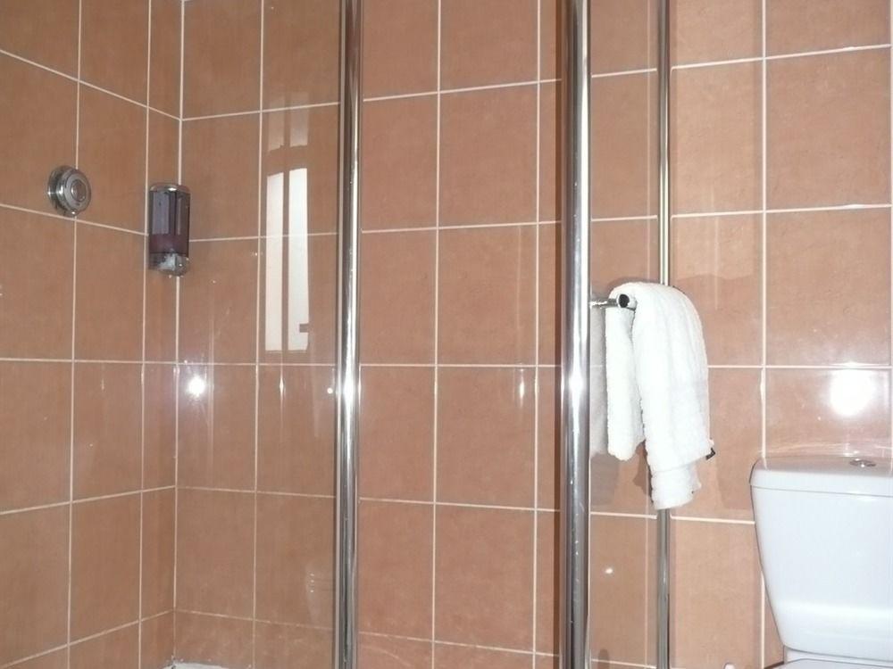The Bear Inn And Burwash Motel Екстер'єр фото