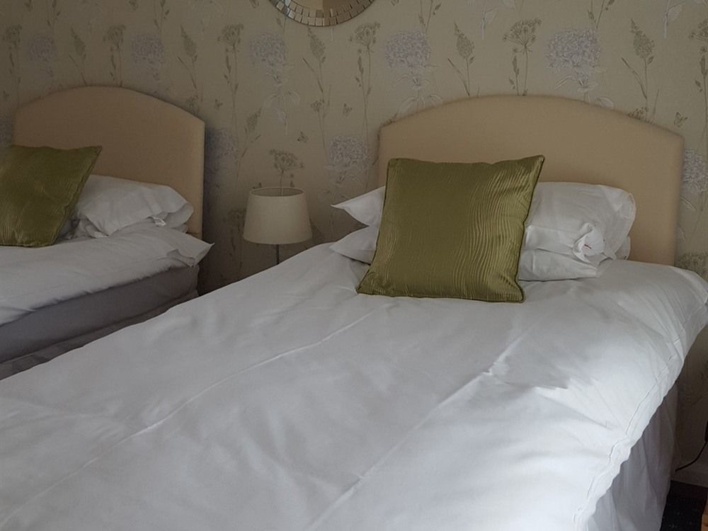 The Bear Inn And Burwash Motel Екстер'єр фото