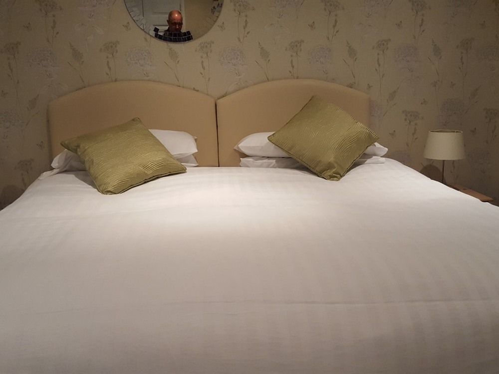 The Bear Inn And Burwash Motel Екстер'єр фото