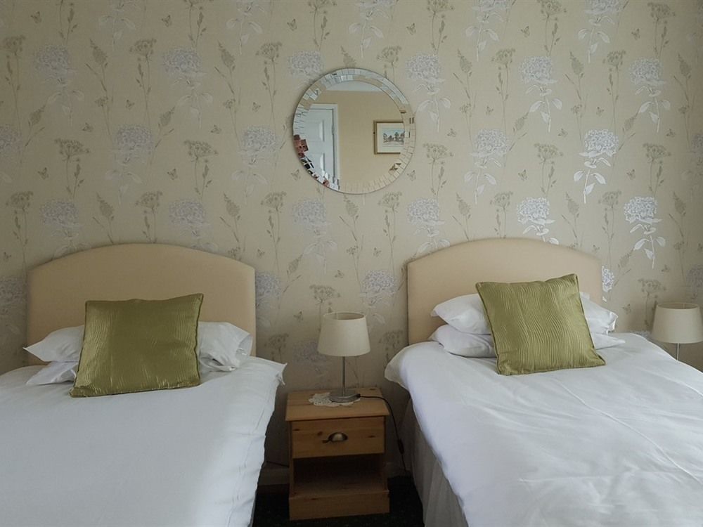 The Bear Inn And Burwash Motel Екстер'єр фото