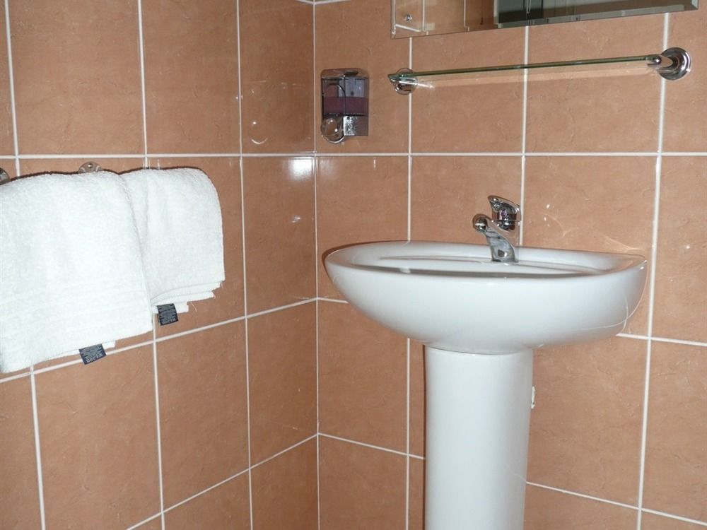 The Bear Inn And Burwash Motel Екстер'єр фото