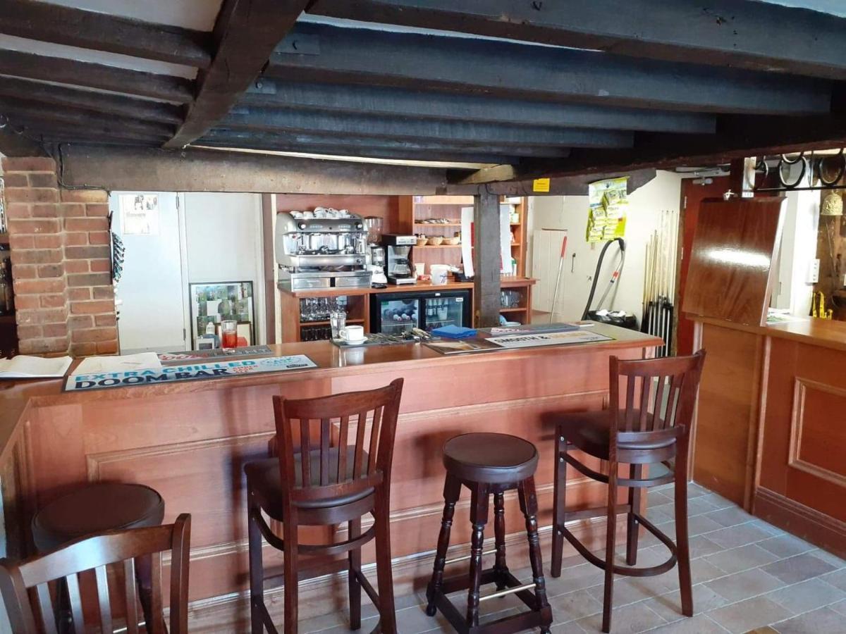 The Bear Inn And Burwash Motel Екстер'єр фото