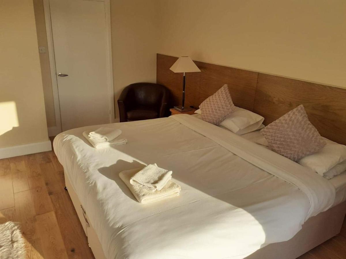 The Bear Inn And Burwash Motel Екстер'єр фото